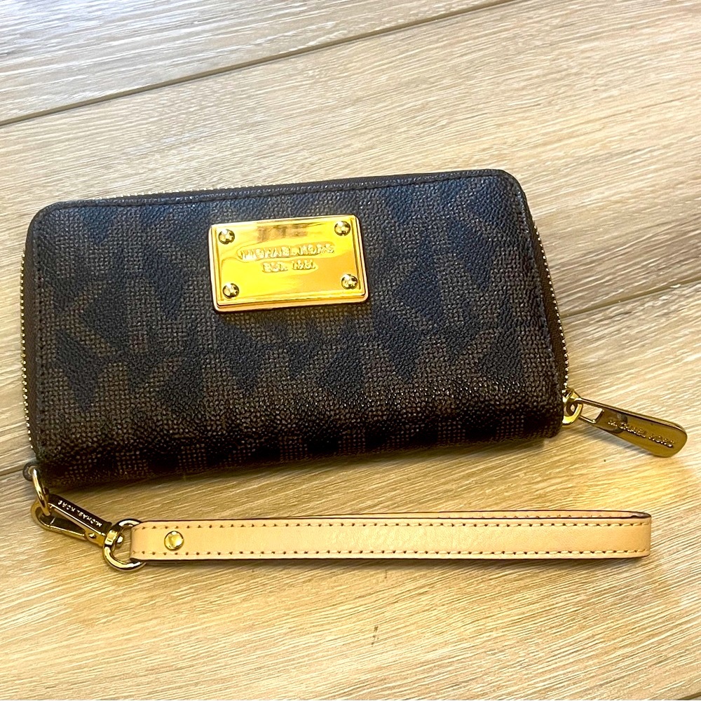 Michael Kors Wristlet Wallet